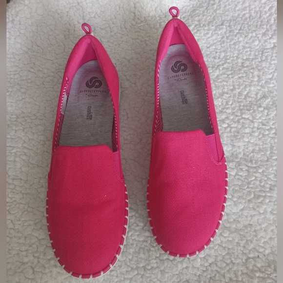 NWOT | Beautiful | Cloudsteppers by Clarks | Step Glow Slip | Womens | Size: 9M - Picture 4 of 13